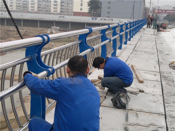 新疆不锈钢桥梁护栏除锈维护的重要性及其方法