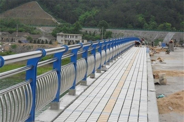 新疆不锈钢桥梁灯光护栏