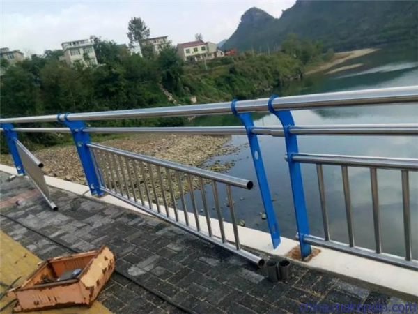 新疆不锈钢复合管护栏是一种卓越的防护材料