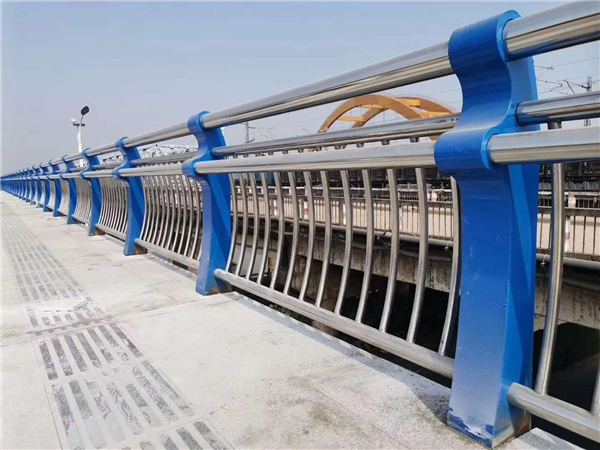 新疆304不锈钢复合管护栏的生产工艺揭秘